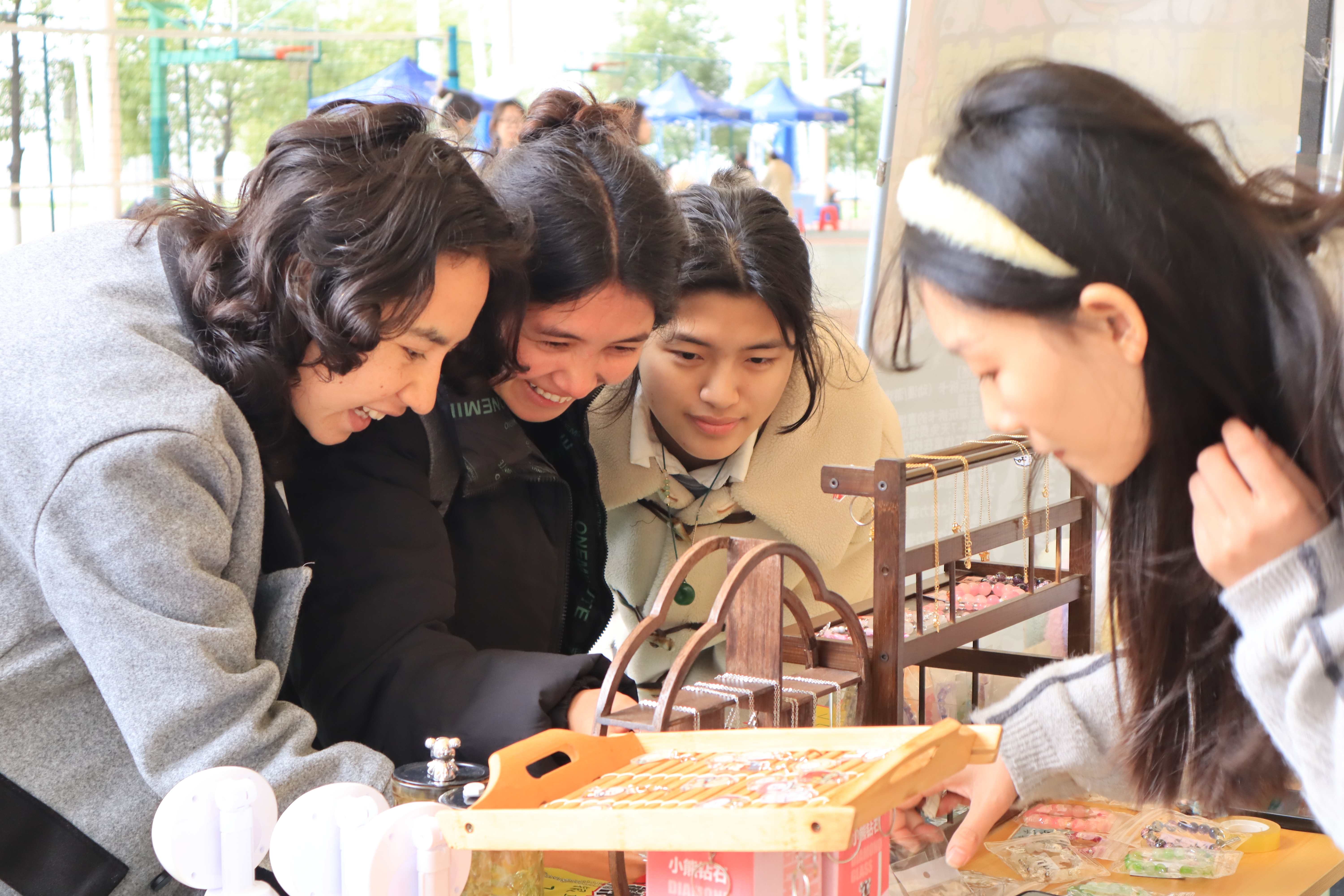 3月7日，伟德官网女大学生创新创业“实战演练”火热开展